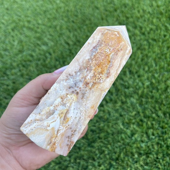 Banded Calcite Tower - Picture 4 of 10